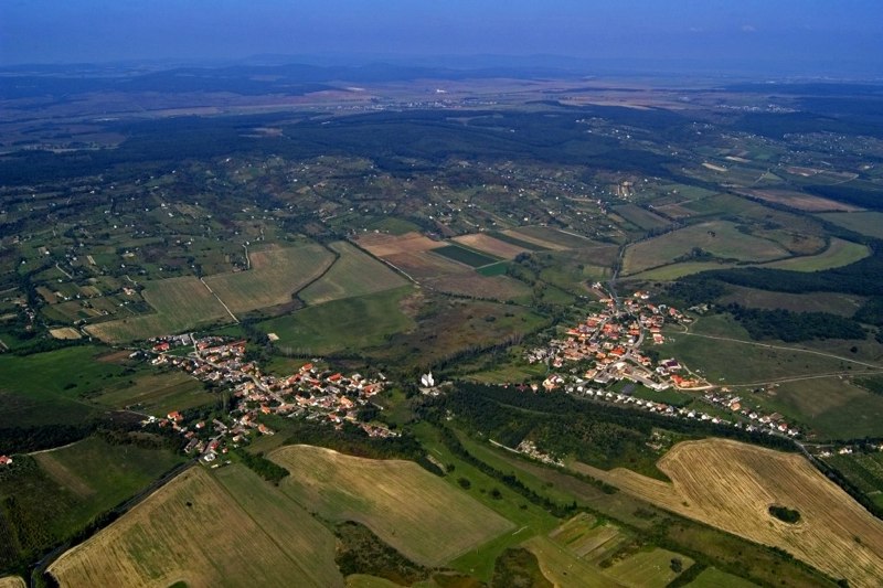 A Pécselyi-medence természetrajzi adottságai